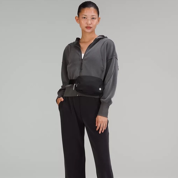 NWT [Lululemon] Everywhere Belt Bag in Black 🖤 - Picture 9 of 9